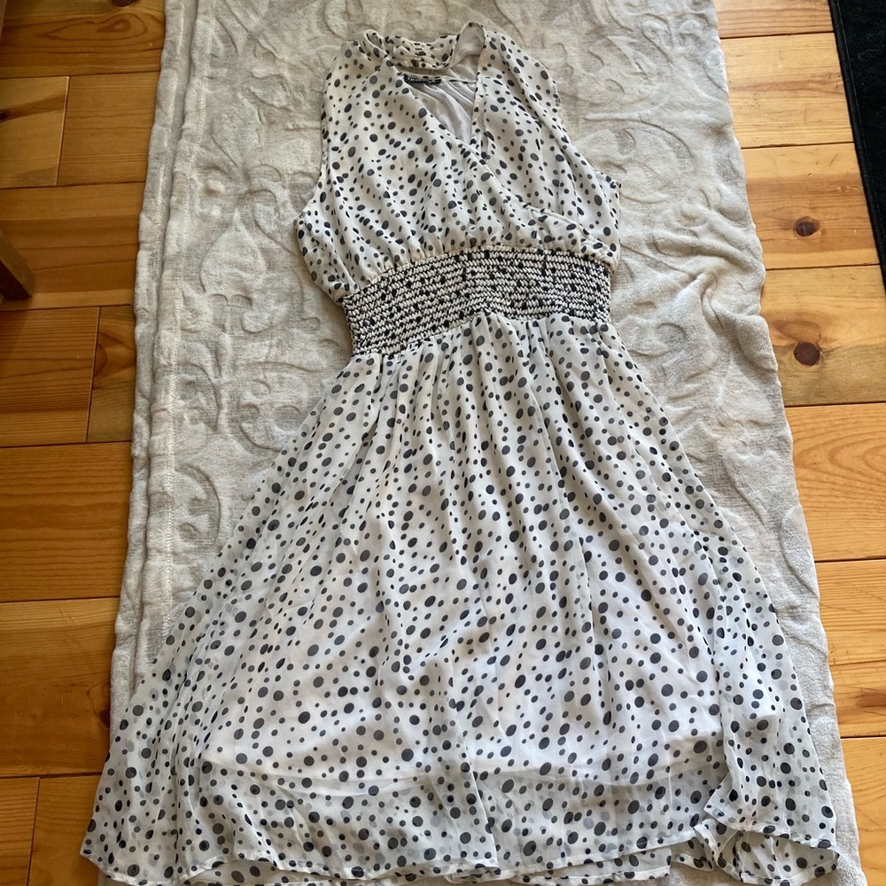 Chickadee sleeveless dress white & black size m/l